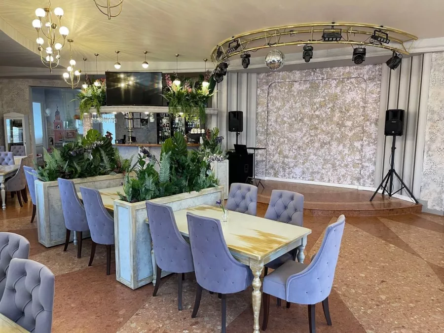Ресторан Корона в Анапе: Разновидности кухни, Блины, Вареники, Панорамный вид, Хачапури, Винная карта,