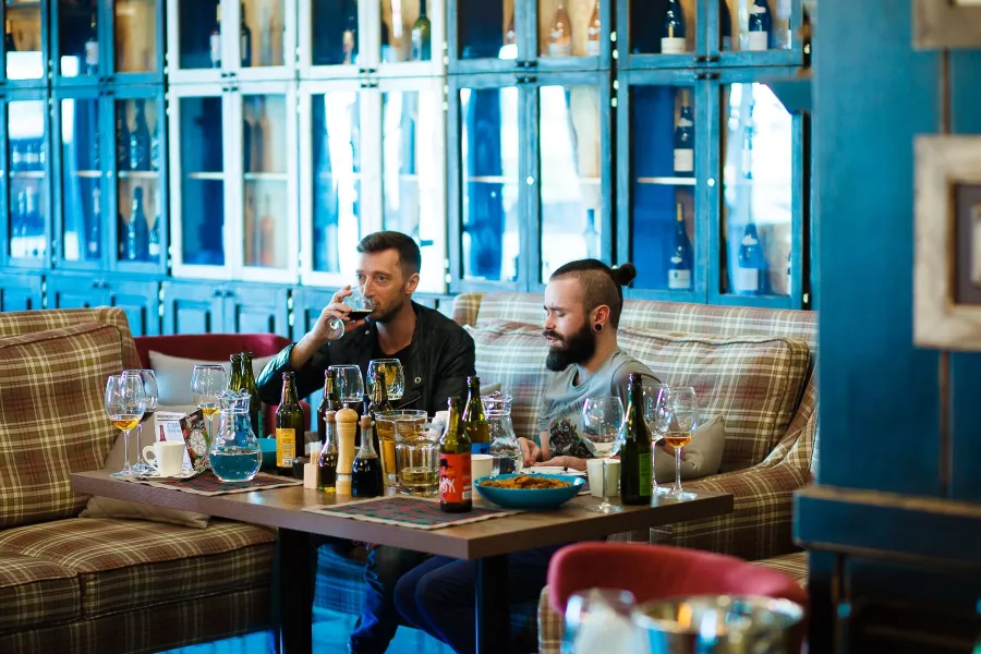 Ресторан Green duck в Анапе: Терраса, Проведение банкетов, Живая музыка, Детское меню, Итальянская кухня, Винная карта,