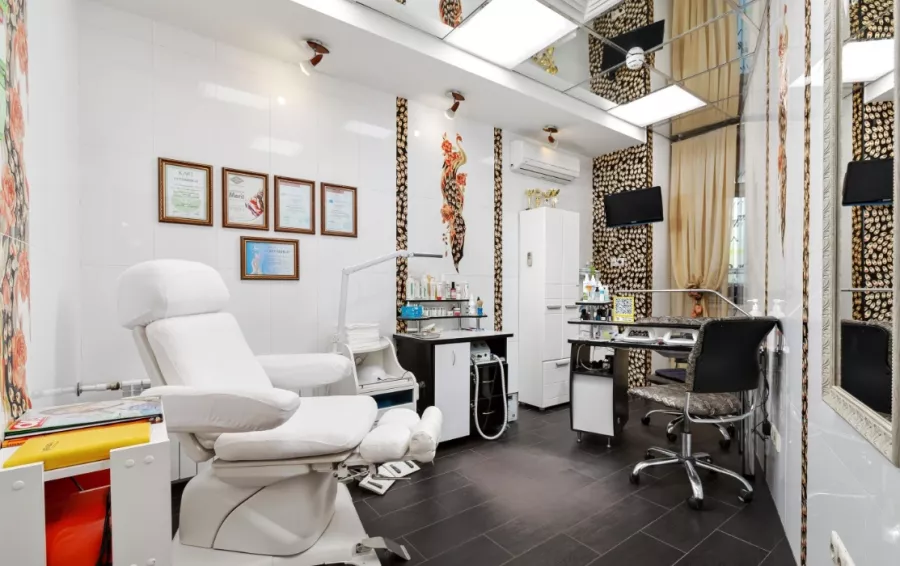 Салон красоты Багира в Москве: Пирсинг, Стрижка, Окрашивание, Маникюр, Ресницы, Брови, Массаж, Красота,