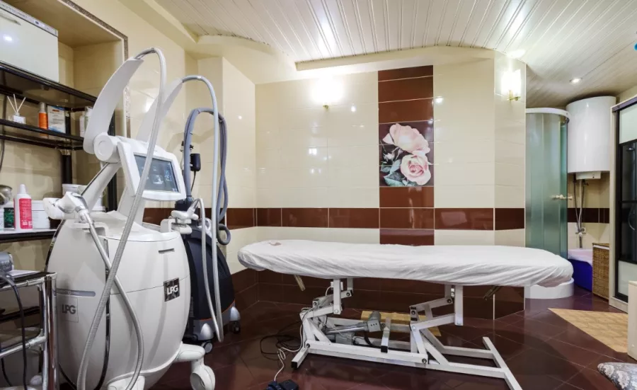 Салон красоты Багира в Москве: Пирсинг, Стрижка, Окрашивание, Маникюр, Ресницы, Брови, Массаж, Красота,