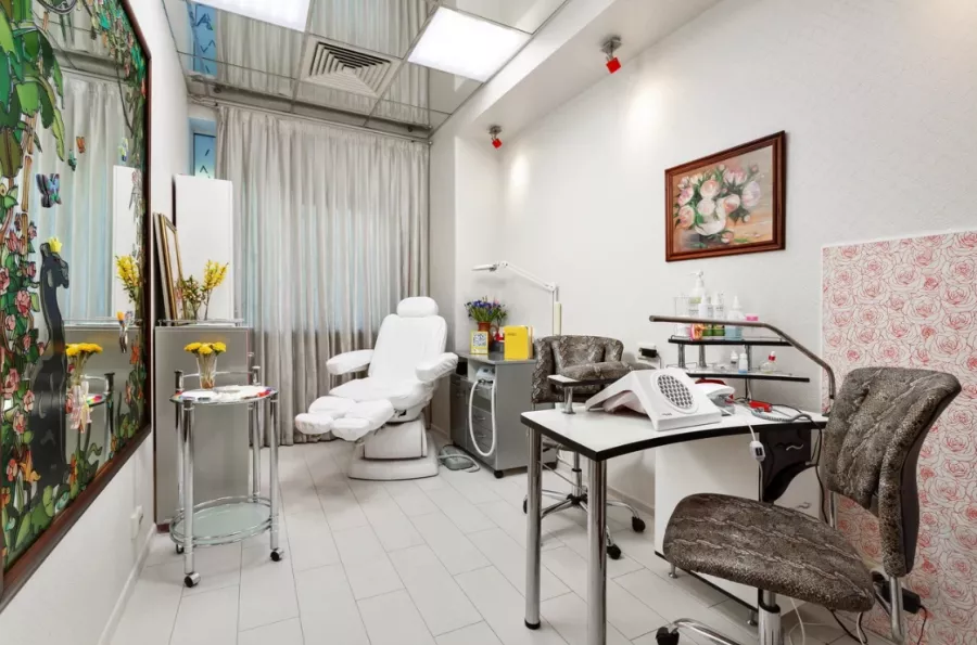 Салон красоты Багира в Москве: Пирсинг, Стрижка, Окрашивание, Маникюр, Ресницы, Брови, Массаж, Красота,