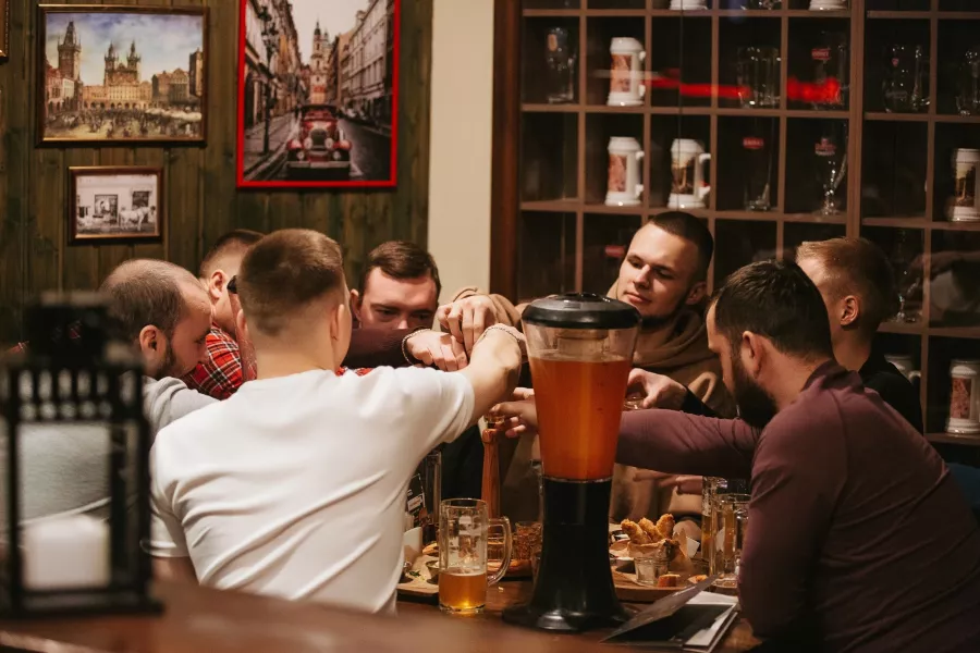 Ресторан Pitnica в Анапе: Пивной ресторан, Панорамный вид, Летняя терраса, Чешская кухня, Европейская кухня, Бизнес-ланч,