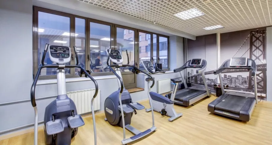Фитнес-клуб Камелот gym в Москве: Аквааэробика, Аэробика, Йога, Пилатес, Стретчинг, Танцы, Фитнес для детей, Персональный тренер, Бассейн, Массаж, Сауна,