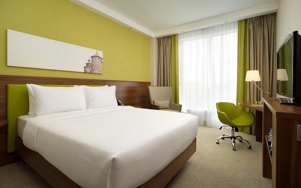 Hampton by Hilton - отель в Нижнем Новгороде в Нижнем Новгороде: шведский стол, лобби-бар, парковка, бассейн, Тренажерный зал, Отель,
