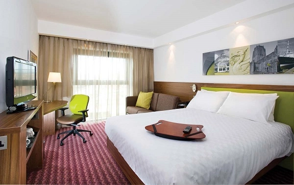 Hampton by Hilton - отель в Нижнем Новгороде в Нижнем Новгороде: шведский стол, лобби-бар, парковка, бассейн, Тренажерный зал, Отель,