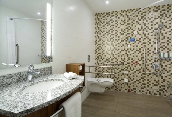 Hampton by Hilton - отель в Нижнем Новгороде в Нижнем Новгороде: шведский стол, лобби-бар, парковка, бассейн, Тренажерный зал, Отель,