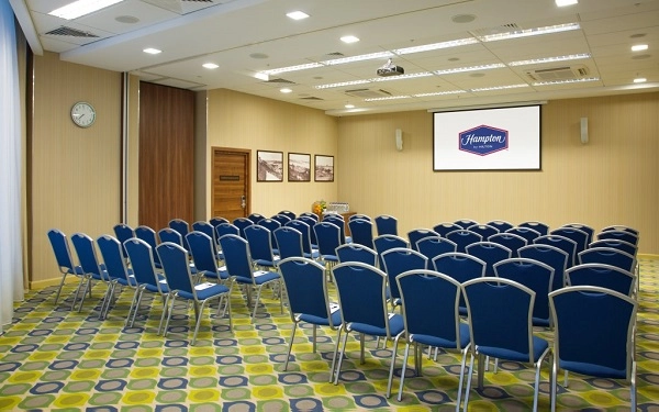 Hampton by Hilton - отель в Нижнем Новгороде в Нижнем Новгороде: шведский стол, лобби-бар, парковка, бассейн, Тренажерный зал, Отель,