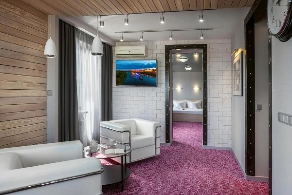 Отель Marins Park Hotel в Нижнем Новгороде: салон красоты, люкс, паб, терраса, Ресторан, Сауна, Отель, Чилим,