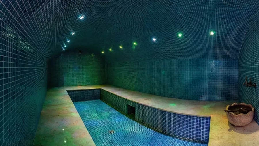 Фитнес-клуб Aquastar в Москве: Аквааэробика, Аэробика, Боевые искусства, Детский уголок, Йога, Кроссфит, Женский зал, Бассейн,