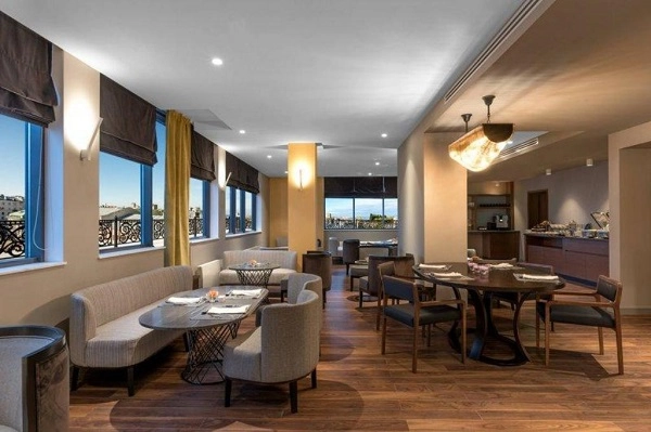 Отель в Нижнем Новгороде Sheraton в Нижнем Новгороде: терраса, лаундж-зона, шведский стол, люкс, Отель, Чилим,