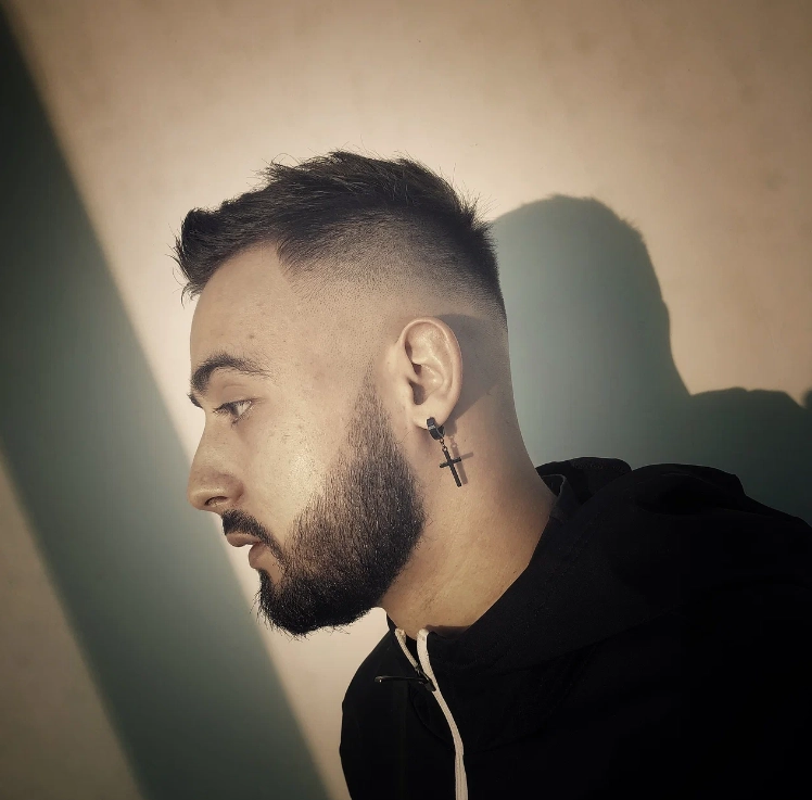 Барбершоп HEADSHOT в Москве: Стрижка, Борода, Камуфляж седины, Воск,