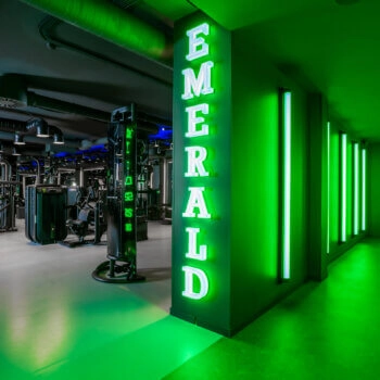 Фитнес-клуб Emerald Gym в Геленджике: Аэробика, Следить за здоровьем, Для Всей Семьи, Спорт-Бар, Бассейн,