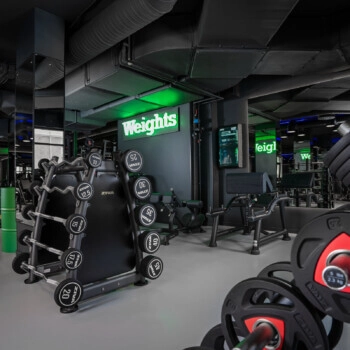 Фитнес-клуб Emerald Gym в Геленджике: Аэробика, Следить за здоровьем, Для Всей Семьи, Спорт-Бар, Бассейн,