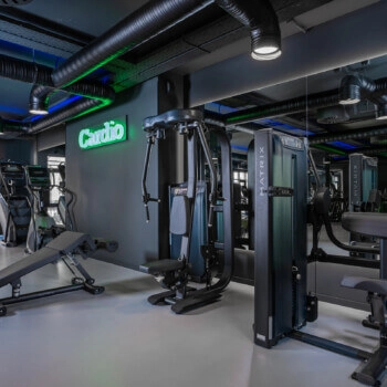 Фитнес-клуб Emerald Gym в Геленджике: Аэробика, Следить за здоровьем, Для Всей Семьи, Спорт-Бар, Бассейн,