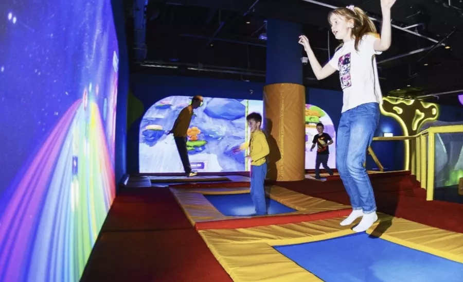 Парк развлечений Hello Park в Москве: Парк развлечений , Праздник, Батуты, День рождения,