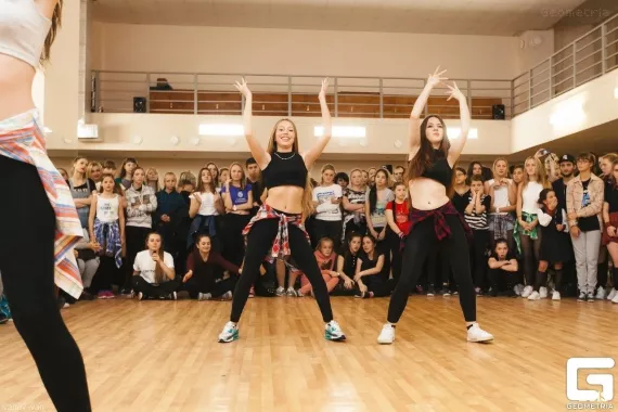 Школа танцев "Racurs dance studio"