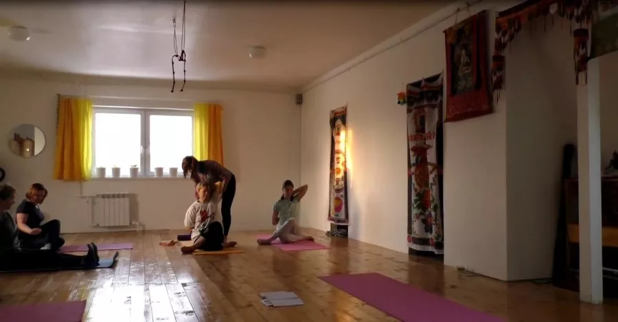 Центр йоги Sadhana в Анапе: Хатха Йога, Кундалини Йога, Динамические Медитации, Дыхательные Практики, Гонг Медитация, Йога Нидра, Массаж Поющими Чашами,