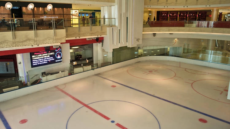 Каток Champion rink at Golden Resources Shopping Centre в Пекине: Развлечения, Развиваться, Торговый центр,