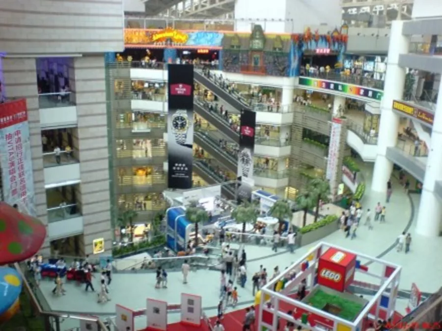Каток Champion rink at Golden Resources Shopping Centre в Пекине: Развлечения, Развиваться, Торговый центр,