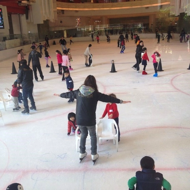 Каток Champion rink at Golden Resources Shopping Centre в Пекине: Развлечения, Развиваться, Торговый центр,