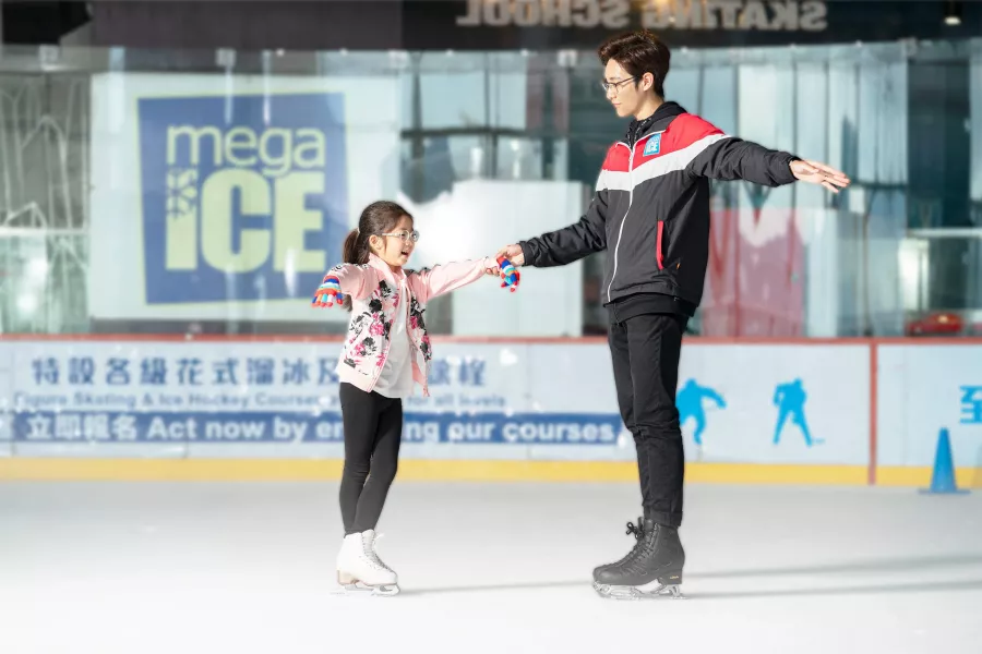 Каток Champion rink at Joy City Mall в Пекине: Развлечения, Развиваться, Торговый центр, Кафе,