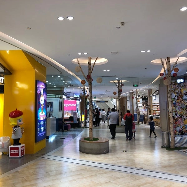 Каток 五彩冰 (Лед пяти цветов) в ТРК 五彩城 (Dreamport) в Пекине: Развлечения, Развиваться, Торговый центр,