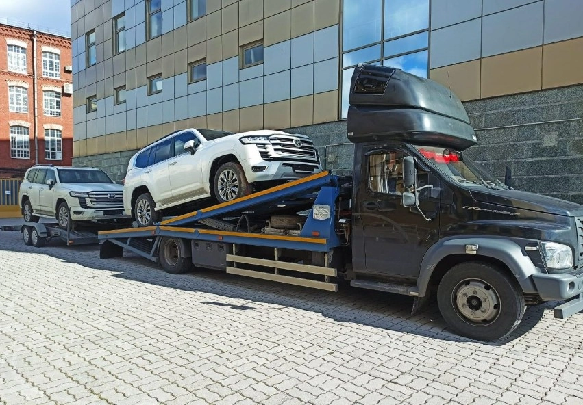 Компания по перевозке автомобилей автовозами Тандем трэк в Москве: Междугородные автогрузоперевозки, Экспедирование грузов, Эвакуация автомобилей, Железнодорожные грузоперевозки,