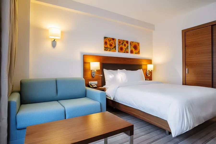 Отель Hilton Garden Inn Krasnodar 4* в Краснодаре: Отель, Номера, СПА-центр, Ресторан, Завтраки, Конференц-зал, Центр города,