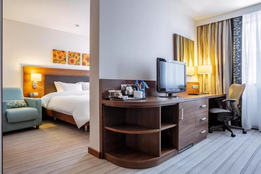Отель Hilton Garden Inn Krasnodar 4* в Краснодаре: Отель, Номера, СПА-центр, Ресторан, Завтраки, Конференц-зал, Центр города,