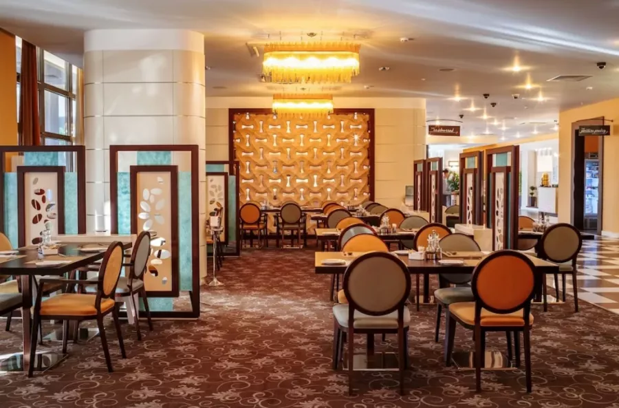 Отель Hilton Garden Inn Krasnodar 4* в Краснодаре: Отель, Номера, СПА-центр, Ресторан, Завтраки, Конференц-зал, Центр города,