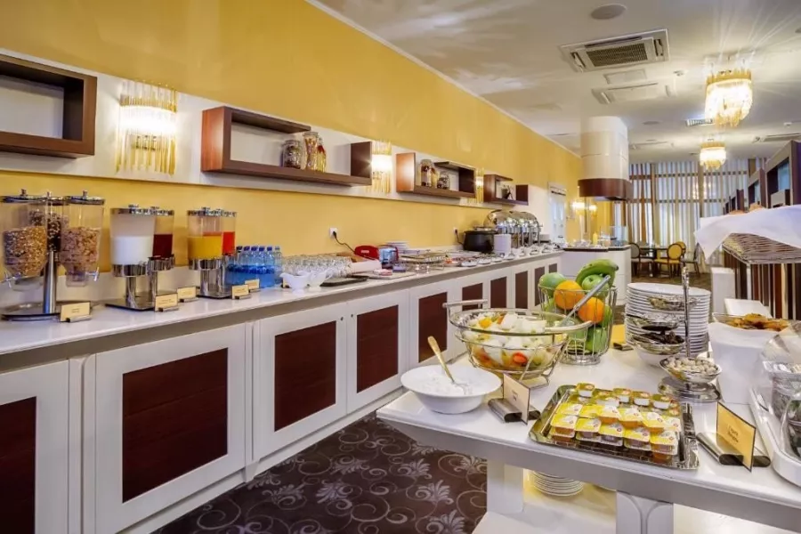 Отель Hilton Garden Inn Krasnodar 4* в Краснодаре: Отель, Номера, СПА-центр, Ресторан, Завтраки, Конференц-зал, Центр города,