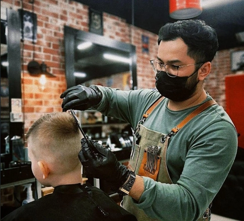 Барбершоп AMIGOS Barbershop в Санкт-Петербурге: Детская стрижка, Бритье, Стайлинг, Причёски,