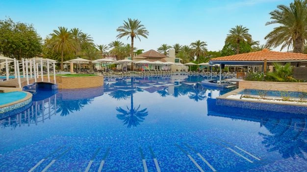 Отель Habtoor Grand Resort, Autograph Collection5* в Дубаи: Тренажерный зал , Аквапарк , Отель 5*, Частный пляж , Спа-салон , Бассейн, Конференц-зал,
