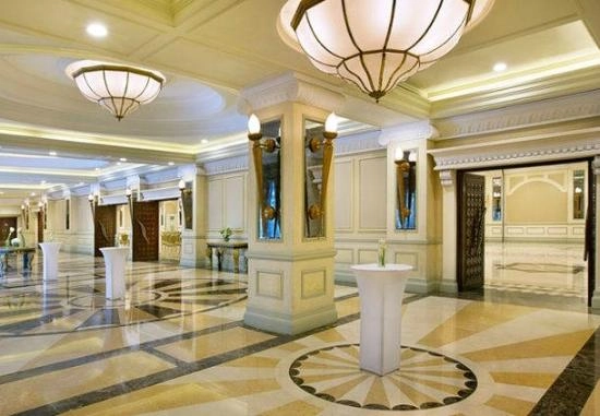 Отель Habtoor Grand Resort, Autograph Collection5* в Дубаи: Тренажерный зал , Аквапарк , Отель 5*, Частный пляж , Спа-салон , Бассейн, Конференц-зал,