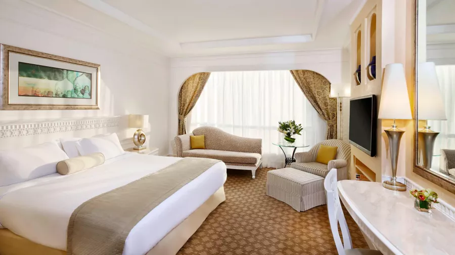Отель Habtoor Grand Resort, Autograph Collection5* в Дубаи: Тренажерный зал , Аквапарк , Отель 5*, Частный пляж , Спа-салон , Бассейн, Конференц-зал,