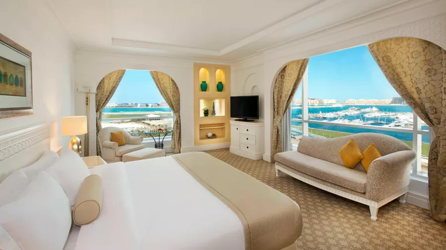Отель Habtoor Grand Resort, Autograph Collection5* в Дубаи: Тренажерный зал , Аквапарк , Отель 5*, Частный пляж , Спа-салон , Бассейн, Конференц-зал,