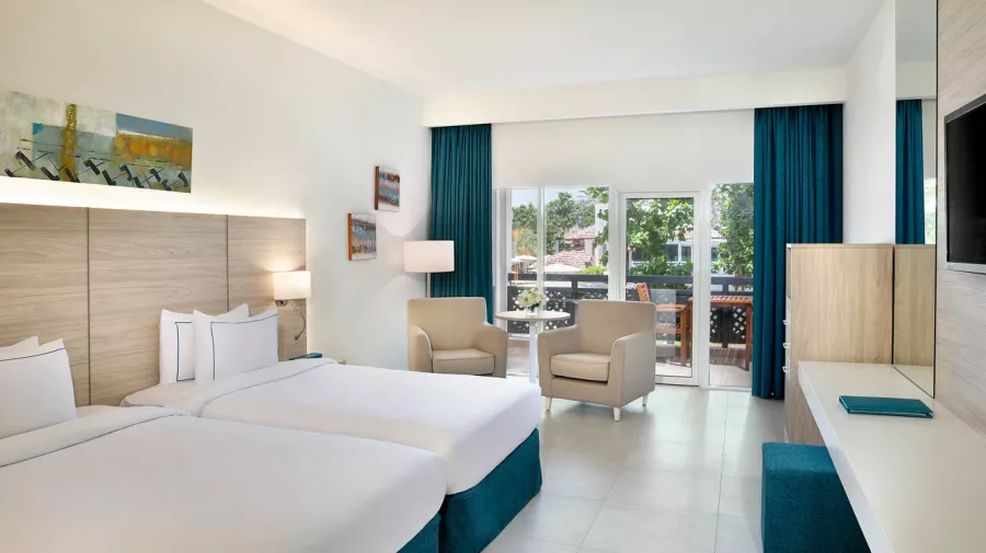 Отель Habtoor Grand Resort, Autograph Collection5* в Дубаи: Тренажерный зал , Аквапарк , Отель 5*, Частный пляж , Спа-салон , Бассейн, Конференц-зал,