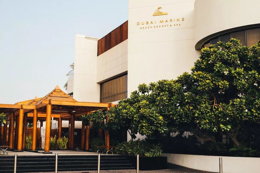 Отель Dubai Marine Beach Resort & SPA 5* в Дубаи: Частный пляж , Удобные номера , Бассейн, Бар , Отель,