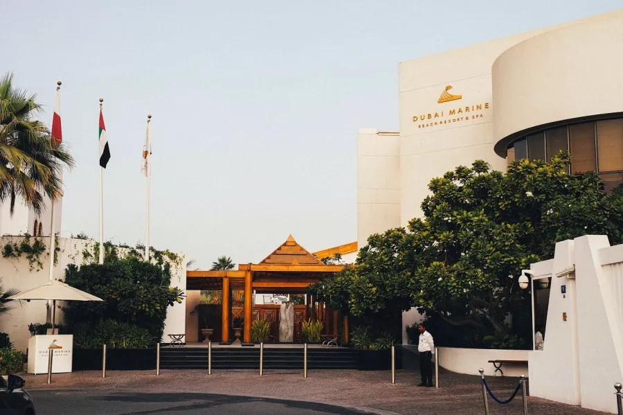 Отель Dubai Marine Beach Resort & SPA 5* в Дубаи: Частный пляж , Удобные номера , Бассейн, Бар , Отель,