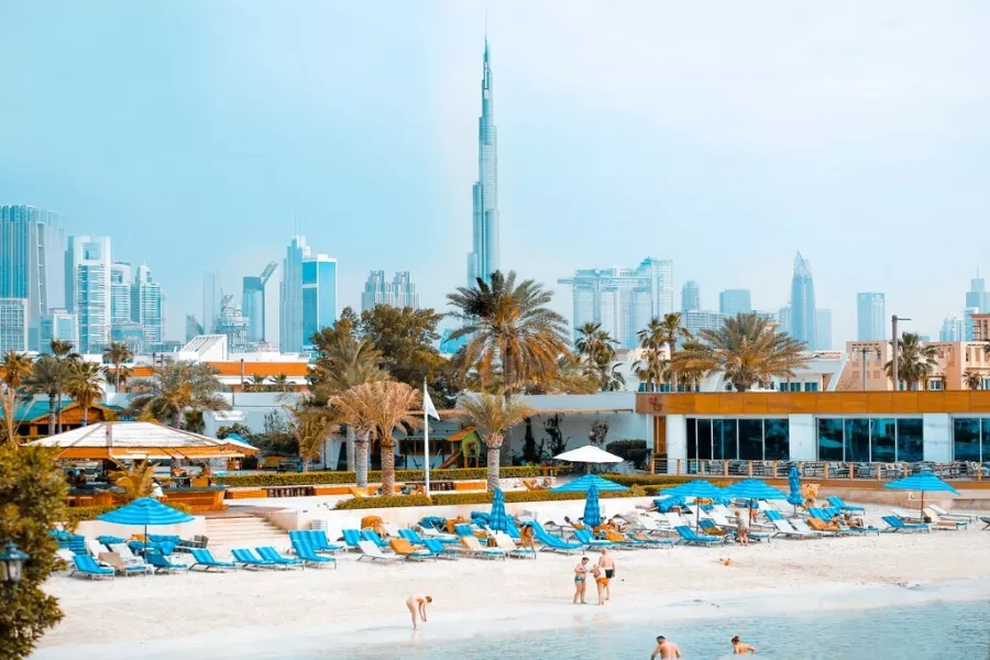 Отель Dubai Marine Beach Resort & SPA 5* в Дубаи: Частный пляж , Удобные номера , Бассейн, Бар , Отель,