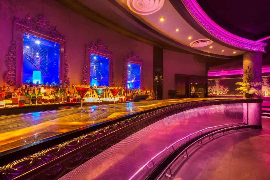 Отель Dubai Marine Beach Resort & SPA 5* в Дубаи: Частный пляж , Удобные номера , Бассейн, Бар , Отель,