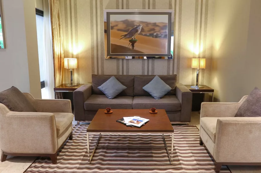 Отель Dubai Marine Beach Resort & SPA 5* в Дубаи: Частный пляж , Удобные номера , Бассейн, Бар , Отель,