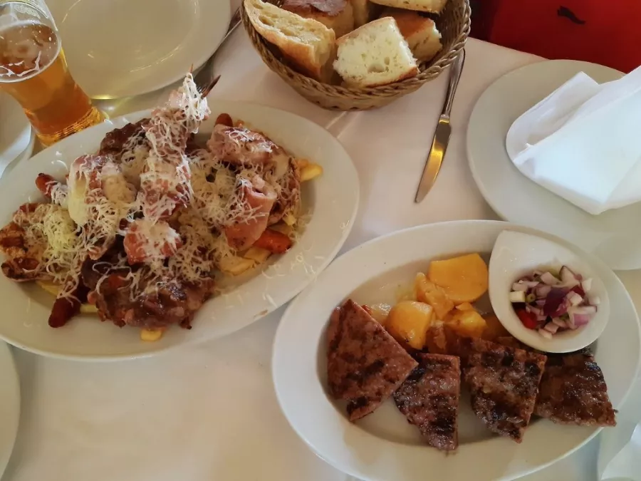 Restoran Durmitor в Белграде: Ресторан, Вкусно, Чилим, Покушать,