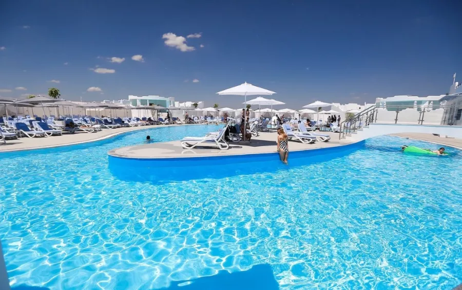 Загородный аквакомплекс Santorini в Краснодаре: Бассейны, Водные горки, Водные развлечения, Волные аттракционы, Аквакомплекс, Ресторан,
