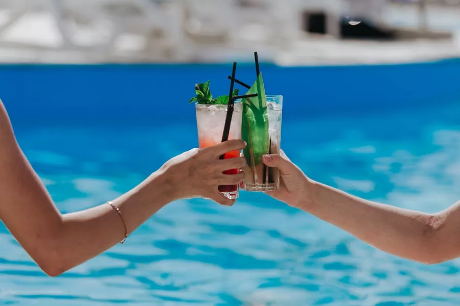 Загородный аквакомплекс Santorini в Краснодаре: Бассейны, Водные горки, Водные развлечения, Волные аттракционы, Аквакомплекс, Ресторан,