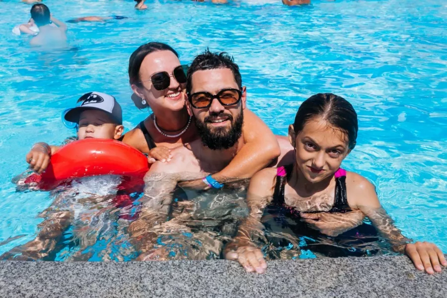 Загородный аквакомплекс Santorini в Краснодаре: Бассейны, Водные горки, Водные развлечения, Волные аттракционы, Аквакомплекс, Ресторан,