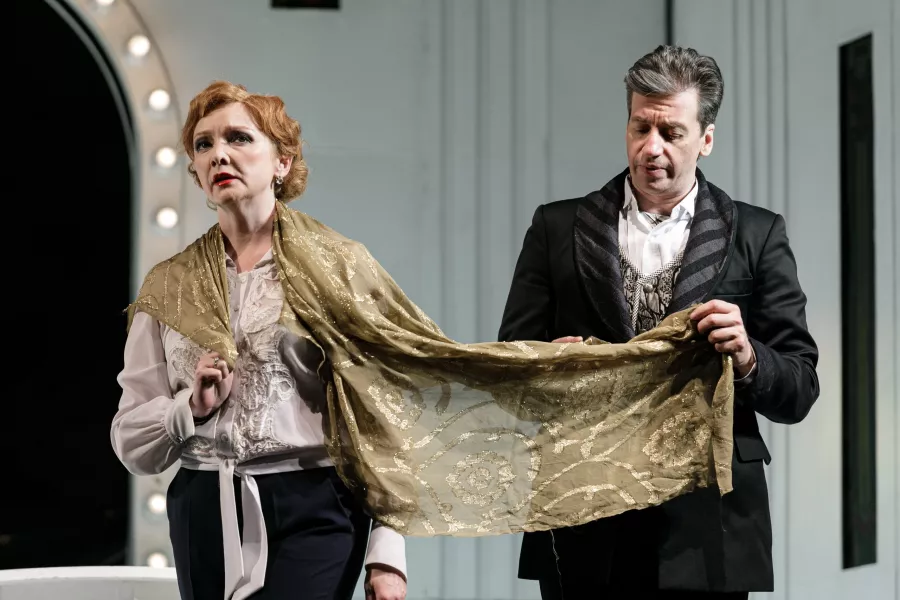 Драматический театр им. В.Ф. Комиссаржевской в Санкт-Петербурге: Литература, Шоу,