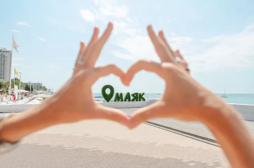 Пляж Маяк  в  Сочи