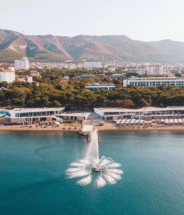 Пляж Salamandra Beach Club в Геленджике: Шезлонг, Пляжи Геленджика , Саламандра , Черное Море , Бунгало, Фуд-корт, Массаж , Фотосессия ,
