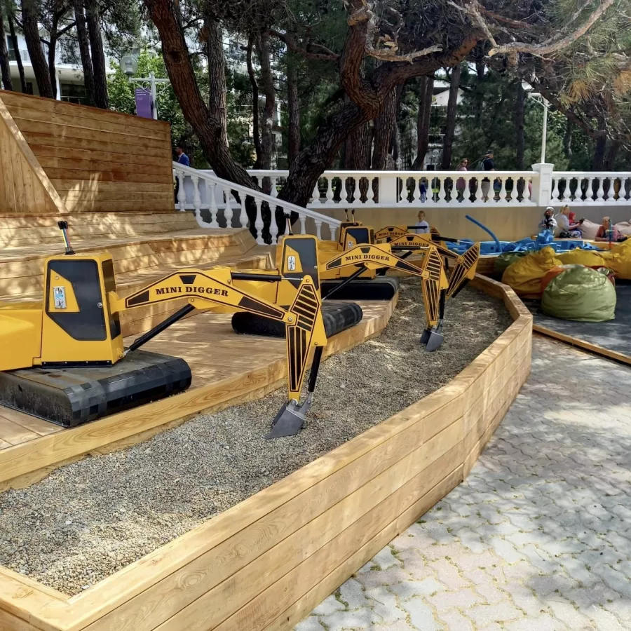Пляж Salamandra Beach Club в Геленджике: Шезлонг, Пляжи Геленджика , Саламандра , Черное Море , Бунгало, Фуд-корт, Массаж , Фотосессия ,